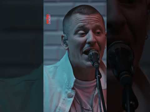 Commuting to work has never been so easy 🚇, with  @jungle4eva – ARTE Concert