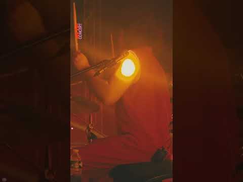 @KingGizzardAndTheLizardWizard's super-speed solo performance, live at @laroutedurock - ARTE Concert