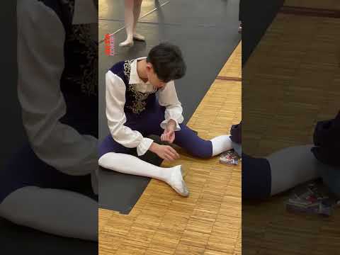 Emotions, friendship... So many things happen backstage ! at the @PrixdeLausanne #ballet #shorts