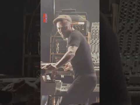 Nils Frahm fuses neo-classical and electronic music at the Philharmonie de Paris ! – ARTE Concert