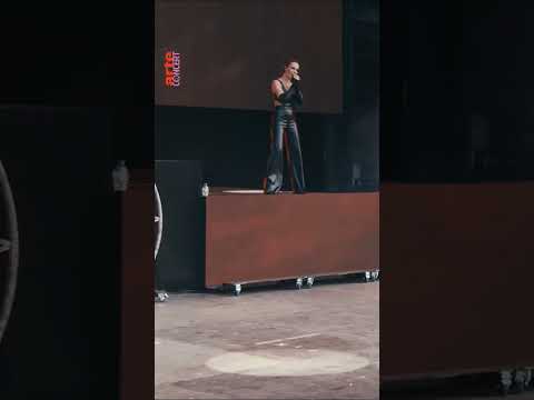 Epica ensorcele le Hellfest grâce à la voix de Simone Simons #epica #hellfest #metal – ARTE Concert