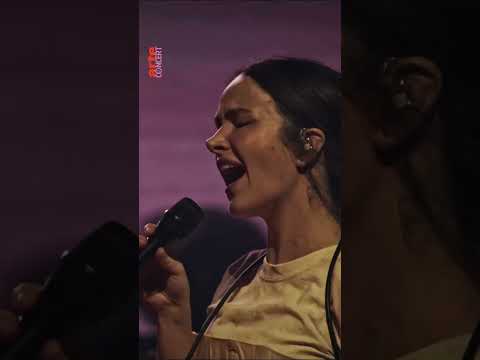 Ela Minus embarque le Zénith de Paris pour set électro immersif #elaminus – ARTE Concert