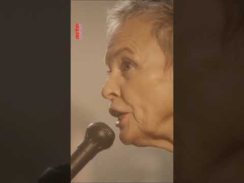 Laurie Anderson vous invite pour un concert… surprenant ! #Concert #LaurieAnderson – ARTE Concert