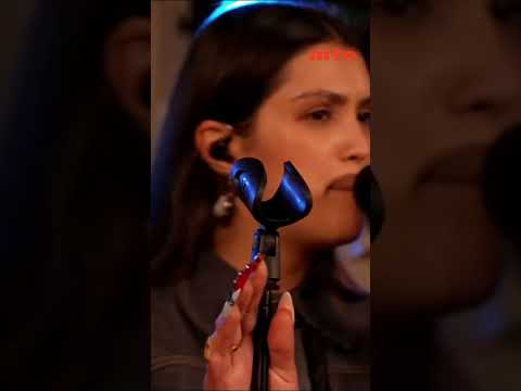 Myra interprète son morceau “Splash” dans Laser Disc... et son talent nous éclabousse – ARTE Concert