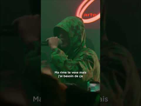 Hugo TSR fait résonner les couplets de son rap engagé sur ARTE Dans le Club #rapfr – ARTE Concert