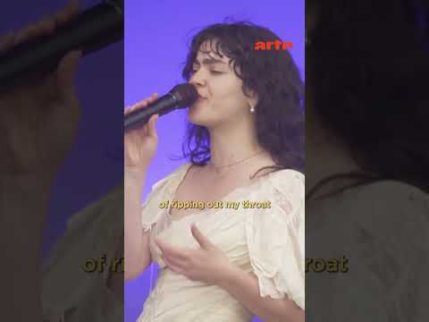 Alix Van Pée vous embarque dans l’univers romantico-baroque de The Last Dinner Party – ARTE Concert