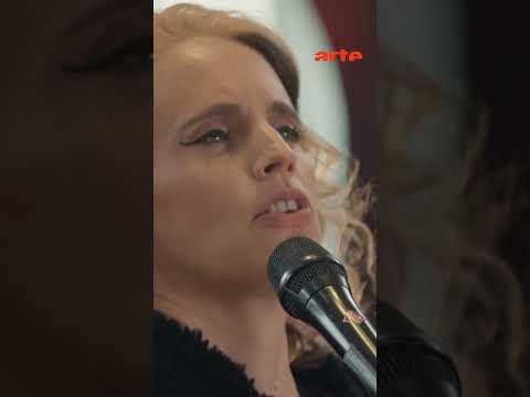 Anna Calvi et Isobel Waller-Bridge revisitent "Sound and Vision" en hommage à Bowie – ARTE Concert