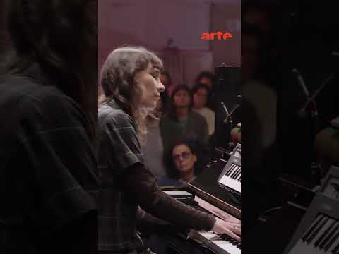 Chloé Antoniotti nous emmène dans un voyage intérieur avec son EP “Mana” au Piano Day – ARTE Concert